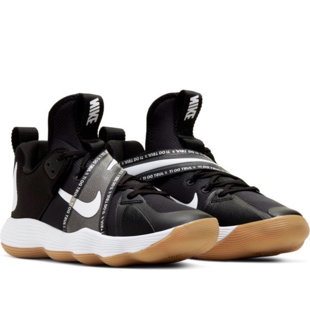 Nike Hyperset Indoor court womens volleyball shoes. Size 10(fits like a 9.5)